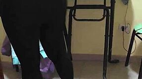 Contrato Una Empleada De Limpieza Y La Muy Zorra Viene Con Leggins Transparentes Y Un Hilo