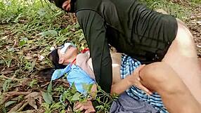 पिनाय टीन कॉलेज स्टूडेंट्स जंगल में स्कूल गार्ड से मिलती हैं सीक्रेट ग्रुप सेक्स और पस्सी में कम के लिए