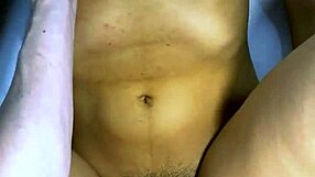 El infiel y la estudiante intercambiaron miradas furtivas en la sala de clases y terminaron besándose 😏