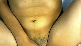 El infiel y la estudiante intercambiaron miradas furtivas en la sala de clases y terminaron besándose 😏