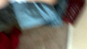 बड़ी गांड वाली पॉग सोलो फेटिश में गांड दिखा रही