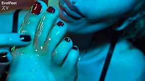 Brunette Latina goddesses in bisexual threesome lick and kiss honey-covered feet