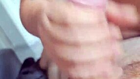 Batendo Uma Punhetinha No Amigo - 18 Yo Asian Girlfriend Handjob On Friend!