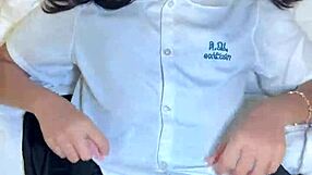 18+ थाई स्टूडेंट स्कूल यूनिफॉर्म में फॉरेनर के बड़े लंड से क्रीमपाई होकर जोर से मॉन्स करती है