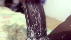 विशाल मोटा काला लंड वाला लड़का गले के खिलौने को क्रीम करता है चोरी से सोलो मस्तरबेशन सेशन प्रीव्यू में