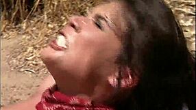 ब्लैक में महिलाएँ वॉल्यूम 1 सीन 1 फीचर्स आउटडोर रेट्रो हार्डकोर ब्लोजॉब कमशॉट और डबल पेनेट्रेशन कॉस्ट्यूम्स में