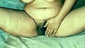 हे, देखो यह हॉट देसी इंडियन भाभी उन बड़े नैचुरल टिट्स के साथ