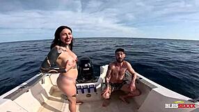 मैंने देखा जैसे वह मेरी गर्लफ्रेंड से इंटिमेट चुदाई करता है वहीं मेरे सामने