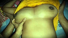 मेरी स्टेपमॉम की क्रीमी वेट पसी को डॉगीस्टाइल क्रीमपाई के साथ फक करता हूँ जब हसबैंड आउट है!