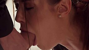 ब्लॉन्ड टीन 18+ एडेल मोरेल पूल के पास अपनी बीएफएफ को फिंगर्स और लिक्स करती है, मोनिंग ऑर्गेज्म तक