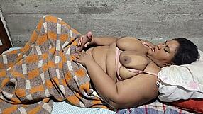 मैं इस फुटानारी स्टोरी से उत्तेजित हूं जहां मोटी स्टेपमॉम को बड़ा सरप्राइज़ मिलता है