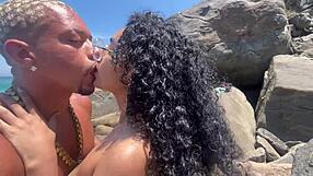 novinha de 18 anos casada perde o celular e vazam vídeos transando na praia do recreio