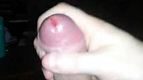 Jerking off to tranny porn hints at solo cumshot fun