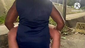 esposa traindo corno com um neg�o dotado no meio da rua depois que acabou a gasolina ️ e o corno ainda agradeceu ao comedor!