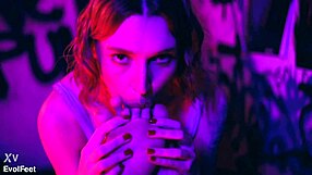 Oh my god, Bia Roman and Sam Quinn make me crave worshipping those sexy feet right now!