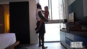 पेटाइट स्लट बड़ी चूचियों वाली ह्यूज ब्लैक कॉक से डीपथ्रोट और फेशियल हैंडल कर सकती है आउटडोर्स?