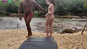 Levei Minha Namora Pro Riacho Pra Tomar Banho E Quebra O Cabaço Com O Mao