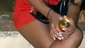 Estava Na Rua Encontrei Uma Mulher Brigando Com Namorado E Ela Tirou Sua Calcinha Para Mostrar Sua Bocetinha Fiquei Louco Arrumando!