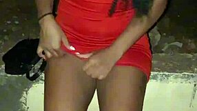 Estava Na Rua Encontrei Uma Mulher Brigando Com Namorado E Ela Tirou Sua Calcinha Para Mostrar Sua Bocetinha Fiquei Louco Arrumando!