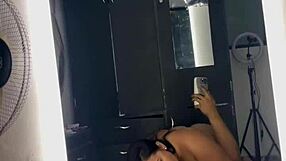 hey, mi vecina vio el video y quiso venir a follar frente al espejo con su big ass