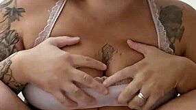 Hey, check out this ruivinha letting loose with a wild squirting jet of pee