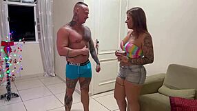 foi pedir açúcar ao vizinho mas queria mesmo é a rola do musculoso dotado