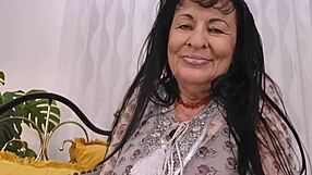 बीबीडब्ल्यू लिलियन हेयर पसी और सैगी टिट्स के साथ आउटडोर्स में मस्तरबेट करती है! ह्यूज नैचरल बूब्स ऑइल्ड अप फॉर सोलो ऑर्गेज्म।