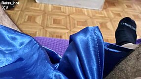 लॉन्ग हेयर वाले एमेच्योर गाय की आर्मपिट फेटिश से नॉटी स्ट्रिपटीज सोलो