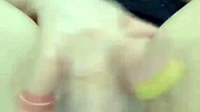 Disfruta de mi jugoso squirt linda rubia se masturba y eyacula delicioso orgasmo real en la webcam masturbacion con uñas rojas