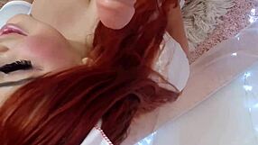 शरारती इंग्लिश नर्स मरीज को टिट जॉब देती कम भरी डिल्डो संग