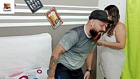 mi hijastra prueba diferentes salsas en mi verga then i fuck her squirting pussy hard till cumshot