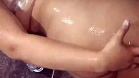 el vecino me solprende en el ba�o y me folla el culo en esta homemade latina big ass scene