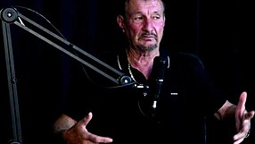 Carlos Urach Gives Intense Tips on Male Remedies and Couple Friendships on Sheer Red