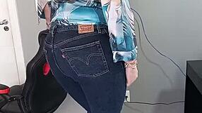 सनी में सेक्सी बिकिनी पहनकर मज़े ले रही हूँ