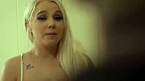 ओह वाह रफ ब्लैक गैंग डंब स्ट्रिपर स्लट की गांड तीनों तरफ पेलता है