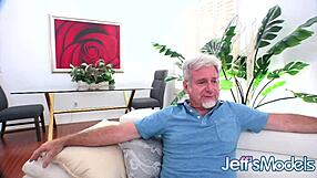 मोटी कमस्लट हेडी बेट्टी दादाजी के लंड पर पैर फैलाकर हॉर्नी हो जाती