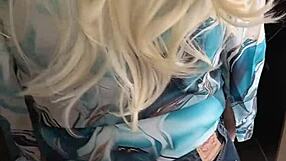 सनी में सेक्सी बिकिनी पहनकर मज़े ले रही हूँ