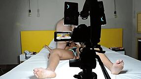 Morena da bunda grande nos bastidores com atriz porno sophie stephan em casting interracial