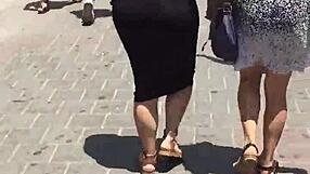 Tía venezolana shows off her impressive backside