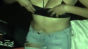 después de la fiesta nuera pagando la apuesta en un juego de citas