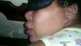 Ei, soca no cu dela rasgando roupa ate gozar na boca gulosa