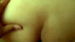 mi vieja slams sentones deep into her tight culito