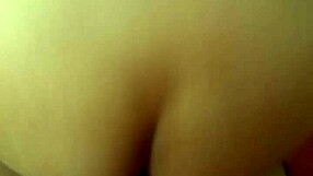 mi vieja slams sentones deep into her tight culito