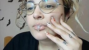 Meet the fresh fetish queen dominating daddy play