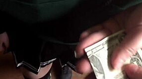 गीली लैटिना स्टूडेंट ने खंडहर घर में पैंटी दूध से भीगो दी