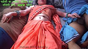 सौतेली माँ गंदी हिंदी बातें फुसफुसाती गीली इंडियन चूत गहराई से चुदाई