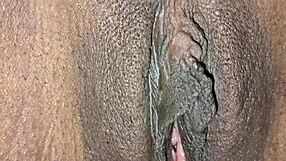 देसी भाभी घर पर क्वीन बॉय से हार्डकोर चुदाई करवाती है