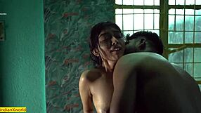 हॉट इंडियन 18+ लड़की टाइट चूत में मॉन्स्टर लंड से जोरदार चुदाई