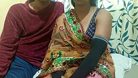 देसी इंडियन सेक्सी वाइफ को हार्डकोर डॉगी गांड पीटाई के लिए झुकाया