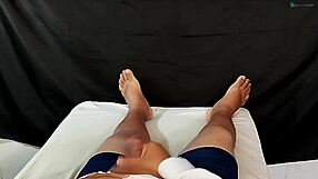 fiquei excitado pensando na minha ex namorada e bati uma punheta ficando com a mão toda gozada minha esposa não pode saber disso